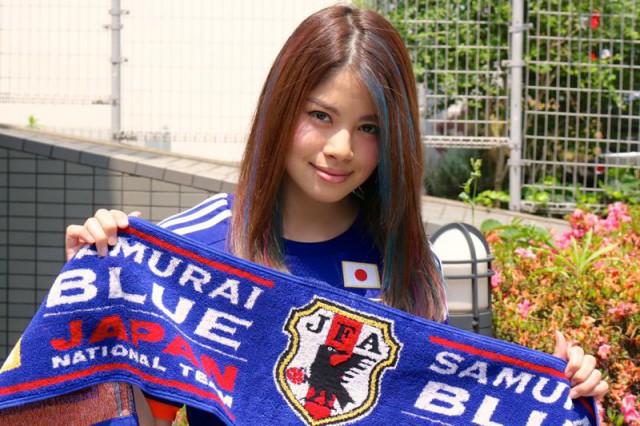 「お客様からもW杯に向けてヘアチョークの事を良くお問合せいただきます。やはりブルーを購入していく方も多いですよ。」とはジャン・クロード・ビギン表参道の渡辺有美子氏
