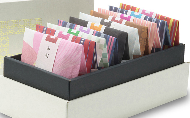 最近「引き出物」として大変人気の高いマイライフ社（http://meimai.net/）の「日本の銘米セット」（5銘柄・8銘柄・10銘柄の3種展開）は、銘柄ごとに素敵な和紙でラッピングされた「特Aランク」のお米が詰め合わされているギフトボックス。
