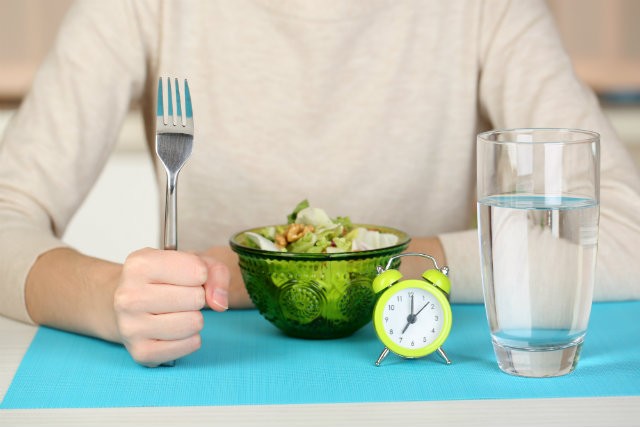 食事制限や運動は不要の“８時間ダイエット