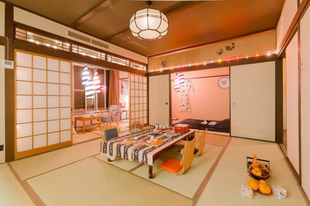 「Tsé&Tsé associées MADE IN JAPAN」 のカラフルなアイテムで彩られた老舗旅館の趣きある純和室