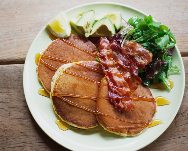 朝ごはんが美味しいあの名店のパンケーキとエッグベネディクトの作り方が知りたい