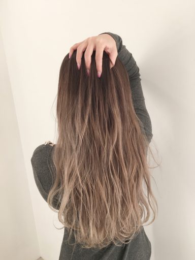 透明感とツヤ感のバランスが愛されヘアの鍵 16冬の髪色は グレージュ が可愛いんです きれいのニュース Beauty News Tokyo