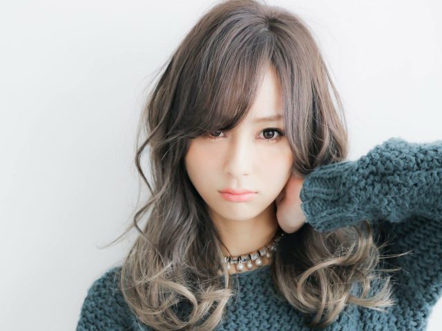 透明感とツヤ感のバランスが愛されヘアの鍵 16冬の髪色は グレージュ が可愛いんです きれいのニュース Beauty News Tokyo 透明感とツヤ感のバランスが愛されヘアの鍵 16冬の髪色は グレージュ が可愛いんです きれいのニュース Beauty News Tokyo