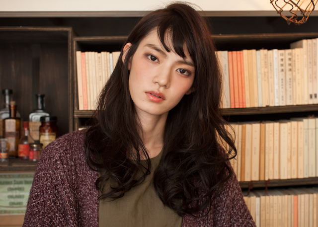 冬コーデに相性の良い旬顔ヘアアレンジ