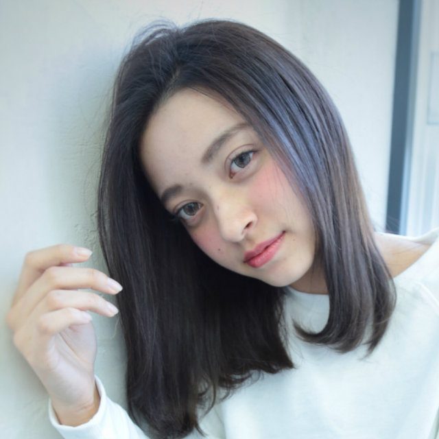 小顔効果も得られる最旬ヘアカラー ダークアッシュ で透明感のある