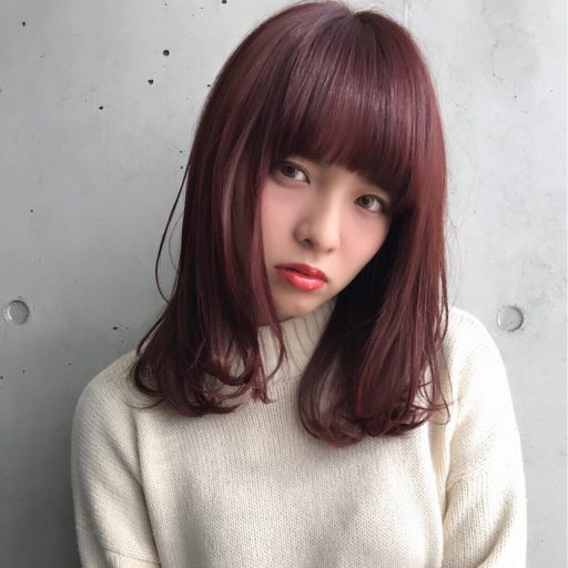 仕事でも学校でも楽しめる アッシュピンクのヘアカラーで 甘すぎない