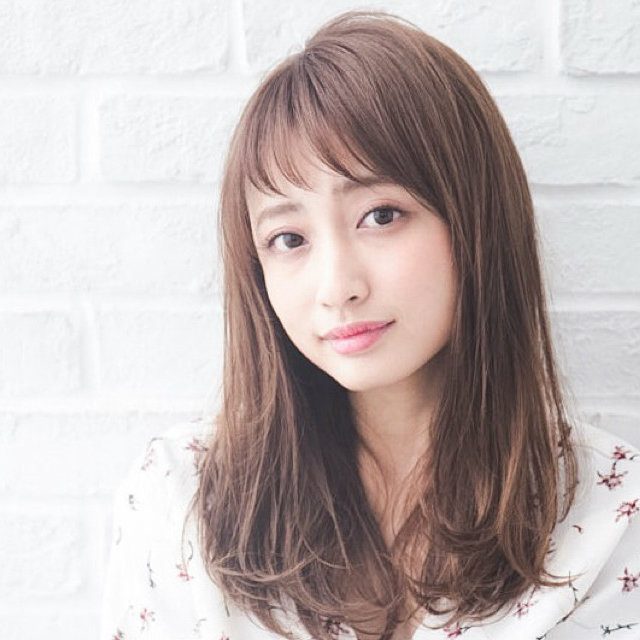 かわいいも色っぽいも楽しめる 17秋の好感度ヘアの鍵は 流し前髪 にアリ きれいのニュース Beauty News Tokyo