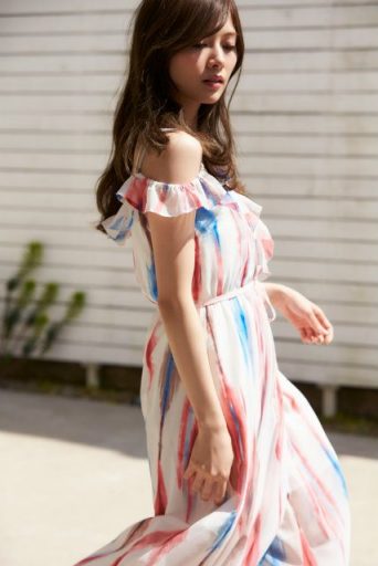 男女ウケ良しのコーデで視線を集めて 白石麻衣さんに学ぶ 女っぽ夏モテコーデ のルール４つ きれいのニュース Beauty News Tokyo