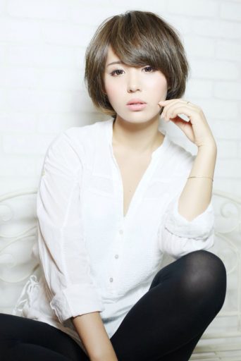フェイスラインの悩みは好感度ヘアで解決 前下がりボブ で小顔美人を フェイスラインの悩みは好感度ヘアで解決 前下がりボブ で小顔美人を