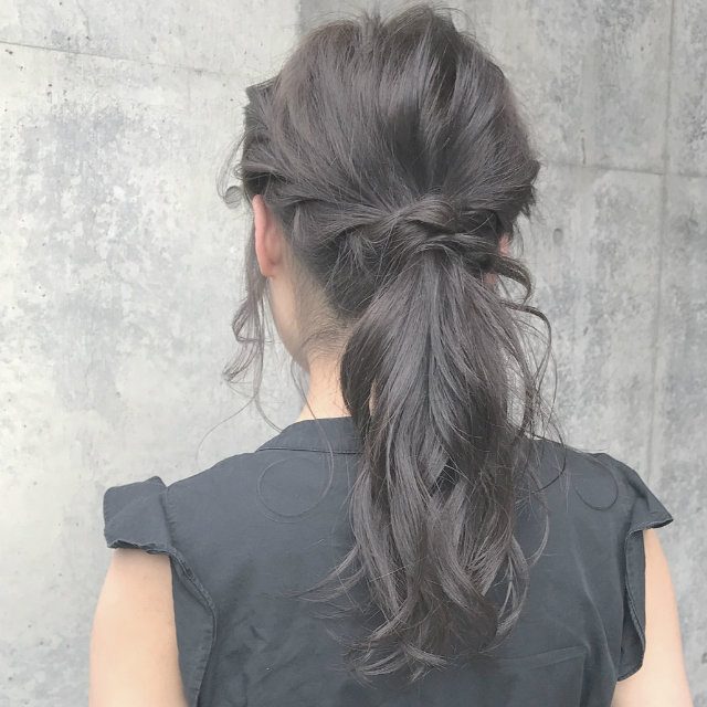 不器用さんにもオススメ 簡単ヘアアレンジ ねじりんぱ で涼しげ