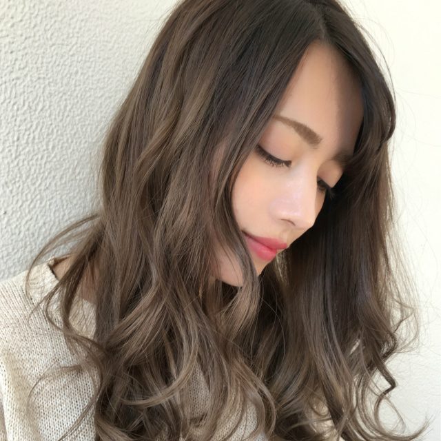 ツヤ感を纏う軽やかヘアカラー 17冬注目 3dカラー で遊びを感じる髪色美人に きれいのニュース Beauty News Tokyo