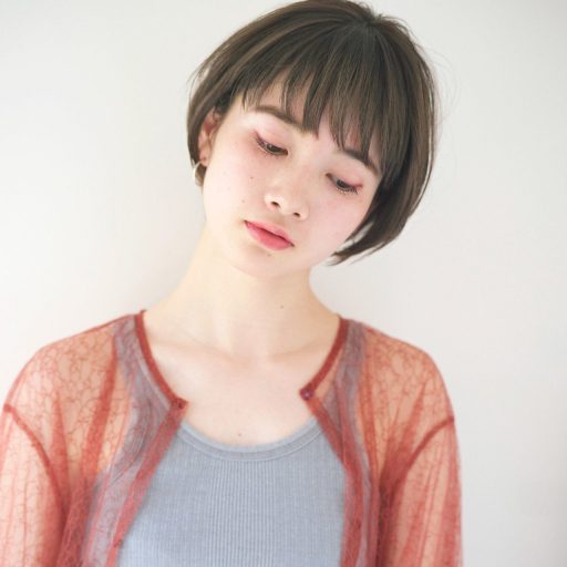 いつものショートヘアが一気にアカ抜け 今春は 髪色で立体感 が