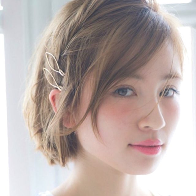 マンネリ感を一気に解決 ヘアアクセ使い がポイントのショート