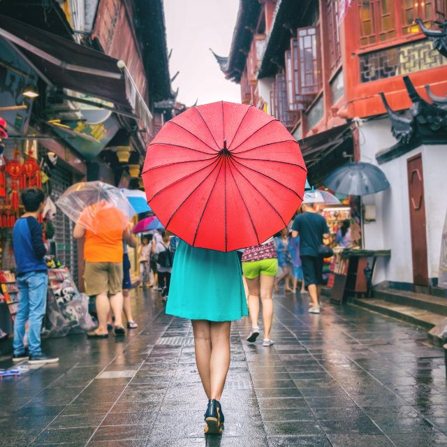 雨の田舎町でも旅を楽しむことができますか？