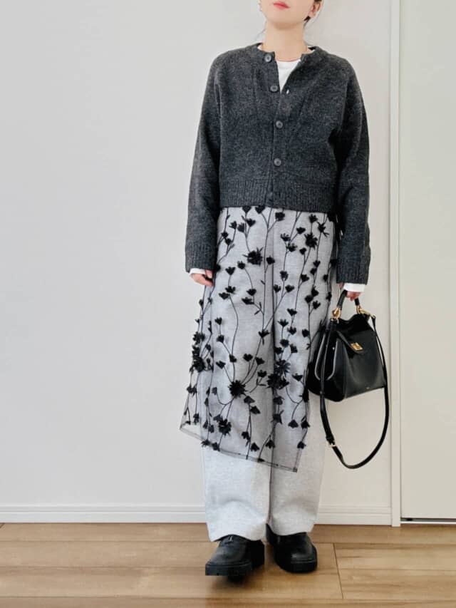 スウェット×ラップスカートコーデ