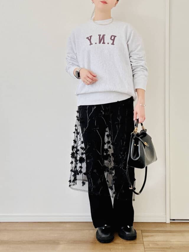 ロゴスウェット×ラップスカートコーデ